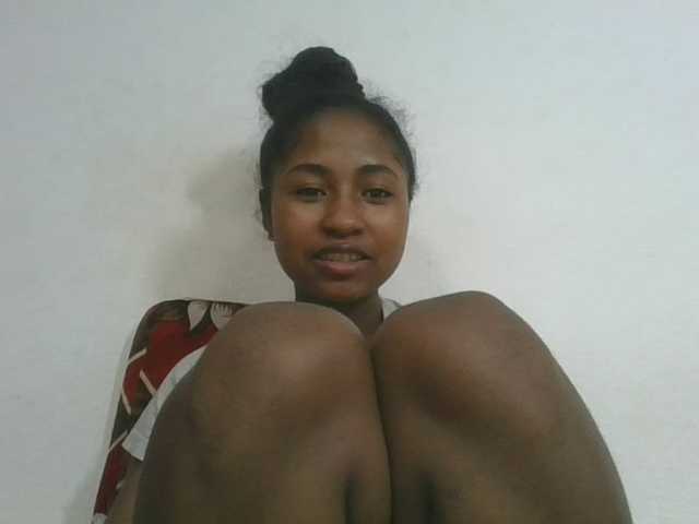 Marinah1a live cam on BongaCams