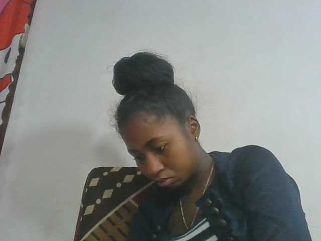 Marinah1a live cam on BongaCams