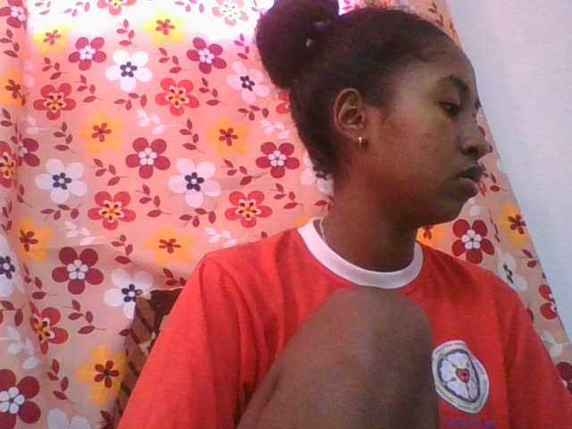 Marinah1a live cam on BongaCams