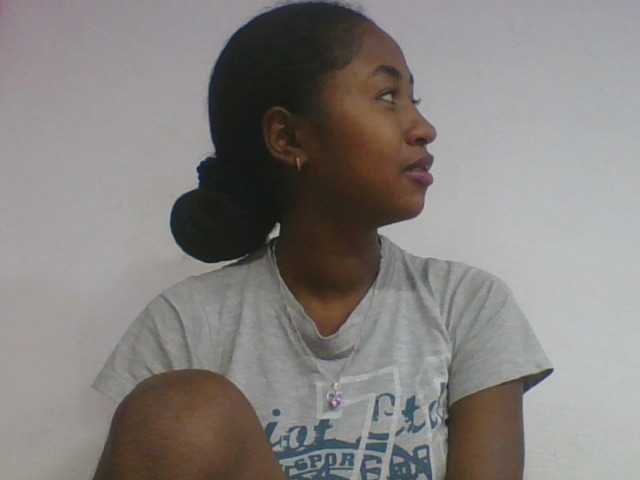 Marinah1a live cam on BongaCams