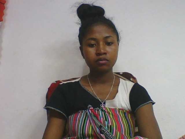 Marinah1a live cam on BongaCams