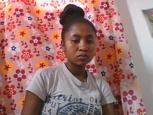 Marinah1a live cam on BongaCams