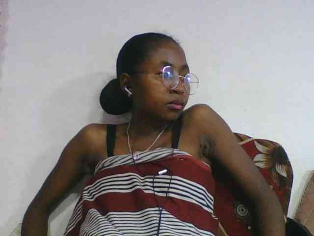 Marinah1a Live Webcam on BongaCams