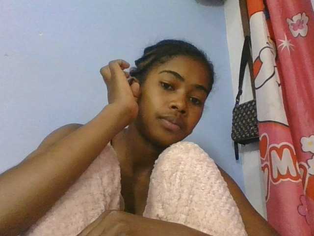 Phaniah1a live cam on BongaCams