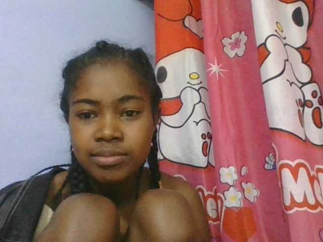 Phaniah1a live cam on BongaCams