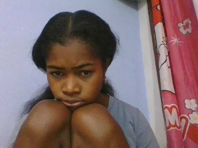 Phaniah1a live cam on BongaCams