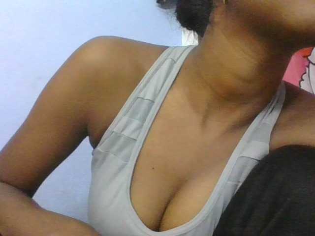 Phaniah1a live cam on BongaCams