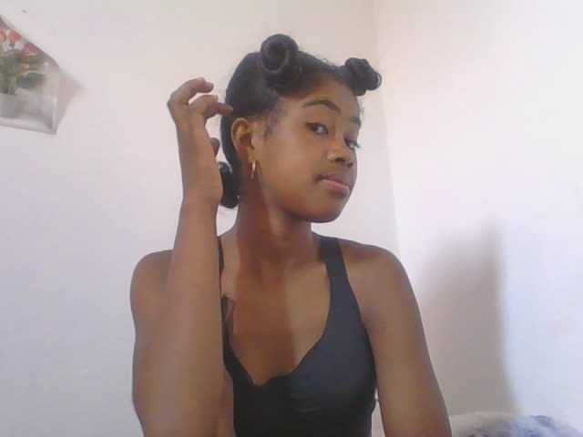 Phaniah1a live cam on BongaCams