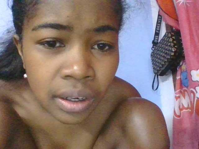 Phaniah1a live cam on BongaCams