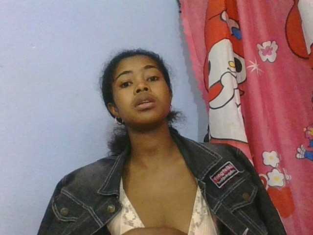 Phaniah1a live cam on BongaCams