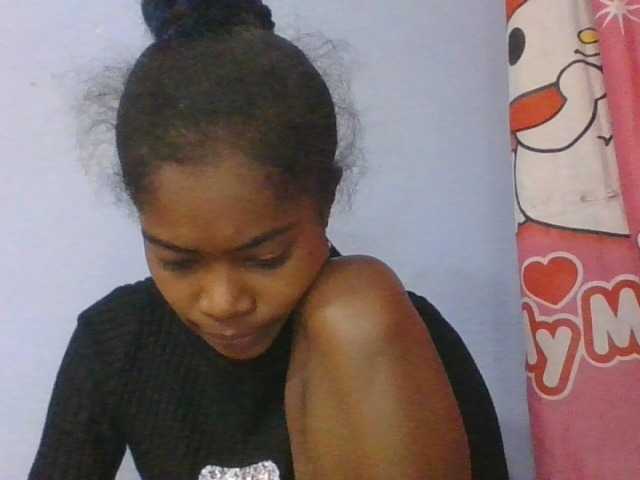 Phaniah1a live cam on BongaCams