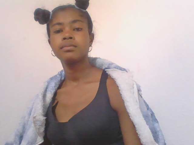 Phaniah1a live cam on BongaCams