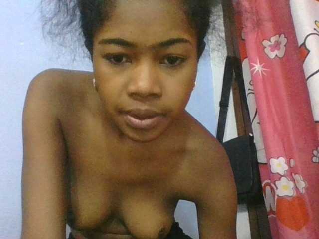 Phaniah1a live cam on BongaCams