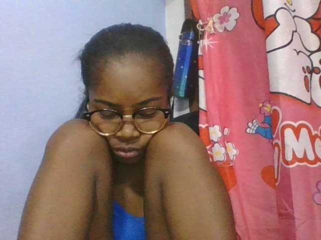 Phaniah1a live cam on BongaCams