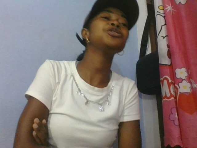 Phaniah1a live cam on BongaCams