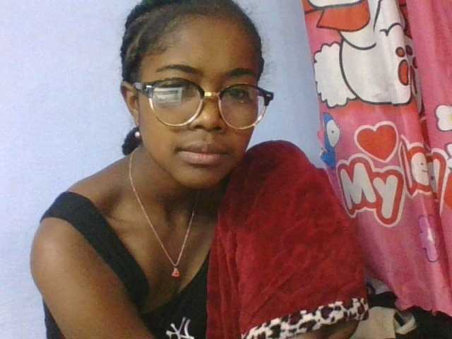 Phaniah1a live cam on BongaCams