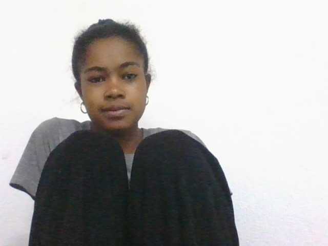 Phaniah1a live cam on BongaCams