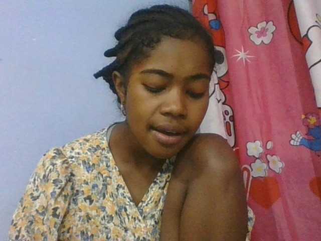 Phaniah1a live cam on BongaCams