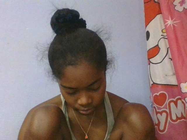 Phaniah1a live cam on BongaCams