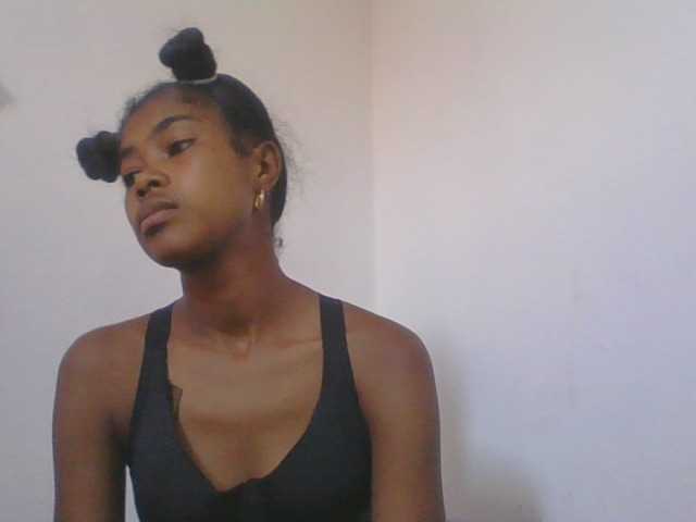 Phaniah1a live cam on BongaCams