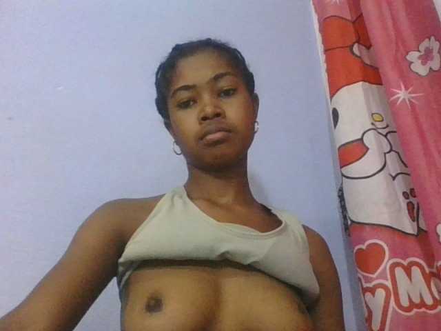 Phaniah1a live cam on BongaCams