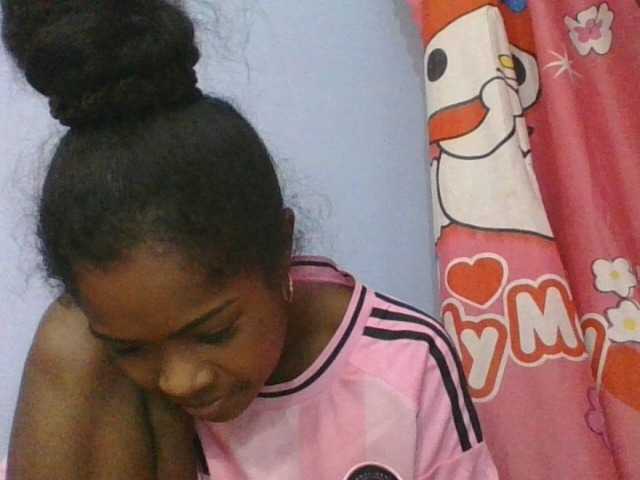 Phaniah1a live cam on BongaCams
