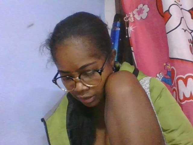 Phaniah1a live cam on BongaCams
