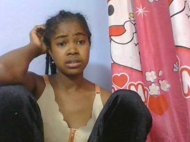 Phaniah1a live cam on BongaCams