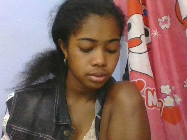 Phaniah1a live cam on BongaCams