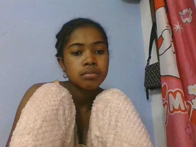 Phaniah1a live cam on BongaCams