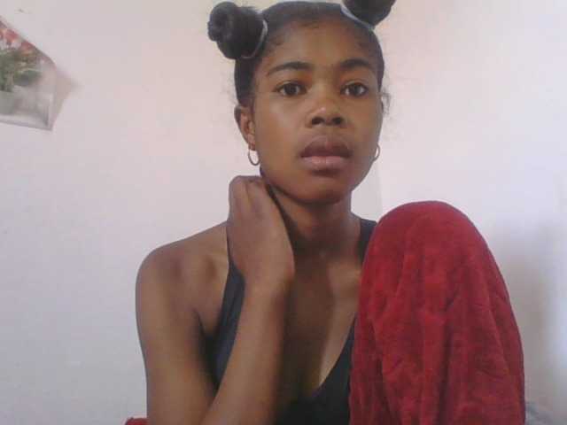 Phaniah1a live cam on BongaCams
