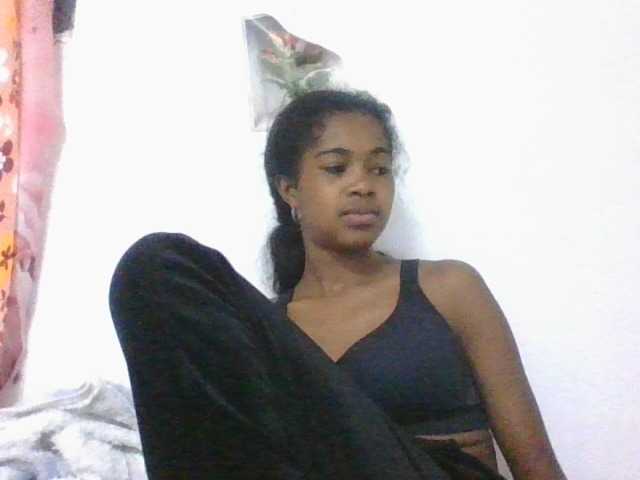 Phaniah1a live cam on BongaCams