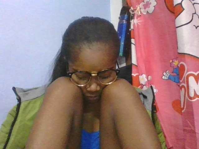 Phaniah1a live cam on BongaCams