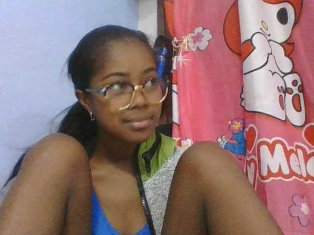 Phaniah1a live cam on BongaCams