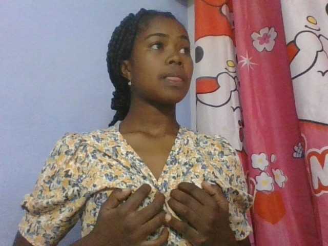 Phaniah1a live cam on BongaCams