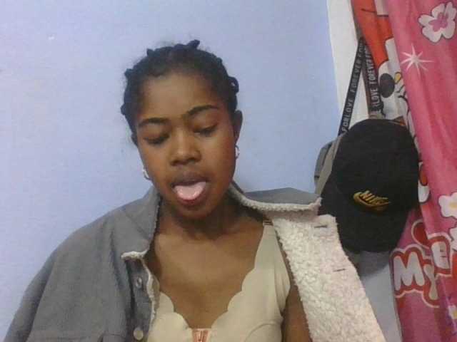 Phaniah1a live cam on BongaCams