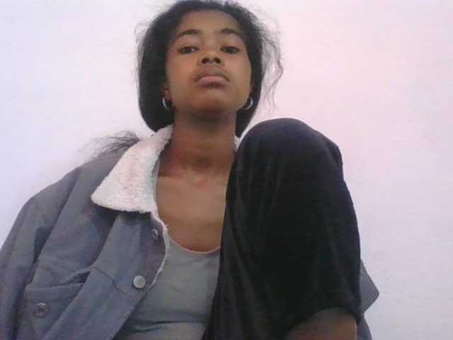 Phaniah1a live cam on BongaCams