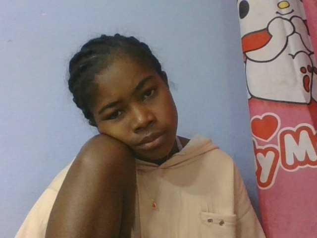 Phaniah1a live cam on BongaCams