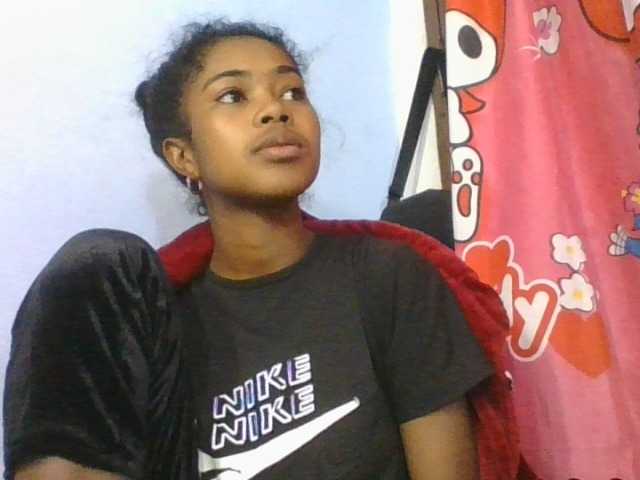 Phaniah1a live cam on BongaCams
