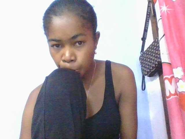 Phaniah1a live cam on BongaCams