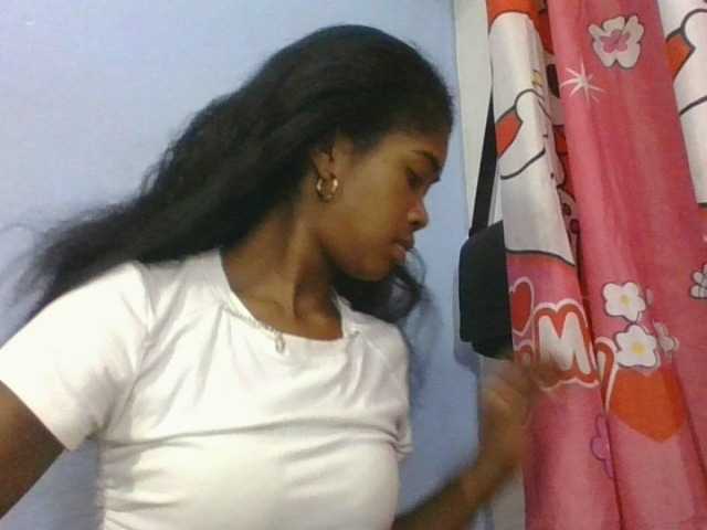 Phaniah1a live cam on BongaCams