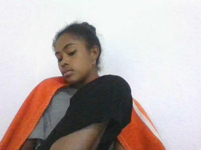 Phaniah1a live cam on BongaCams