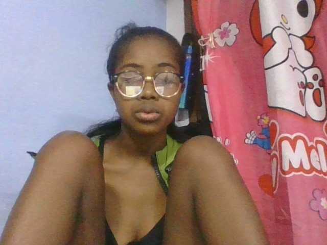 Phaniah1a live cam on BongaCams