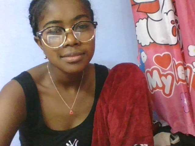 Phaniah1a live cam on BongaCams