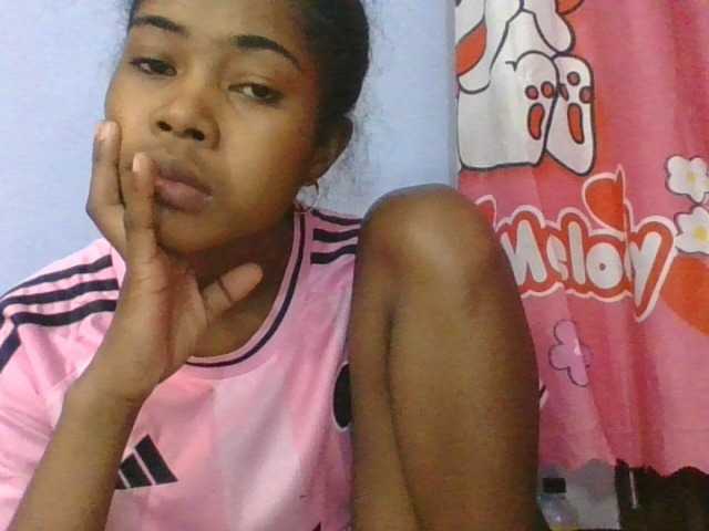 Phaniah1a live cam on BongaCams