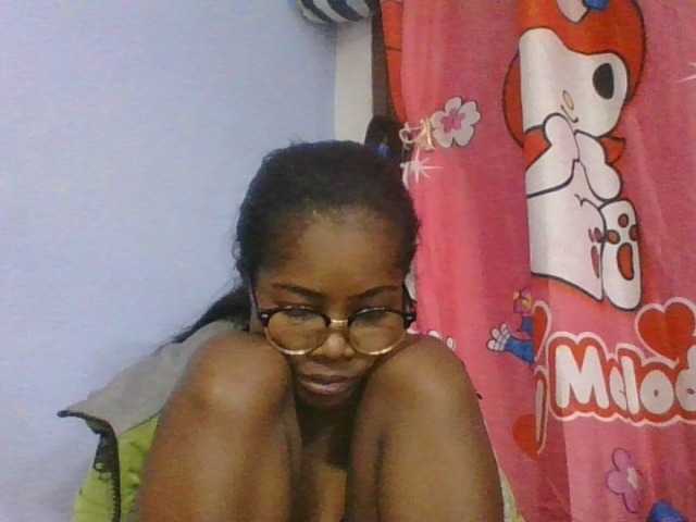 Phaniah1a live cam on BongaCams