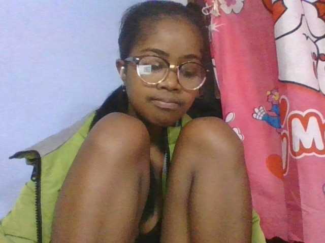 Phaniah1a live cam on BongaCams