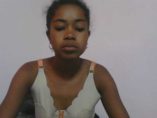 Phaniah1a live cam on BongaCams