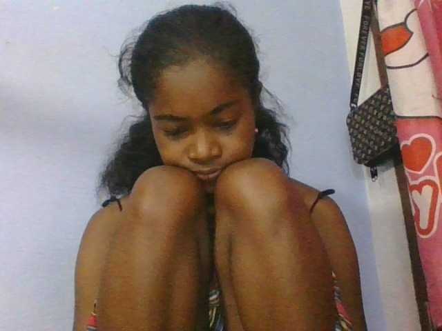 Phaniah1a live cam on BongaCams