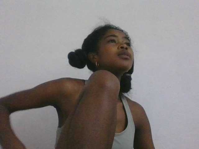 Phaniah1a live cam on BongaCams